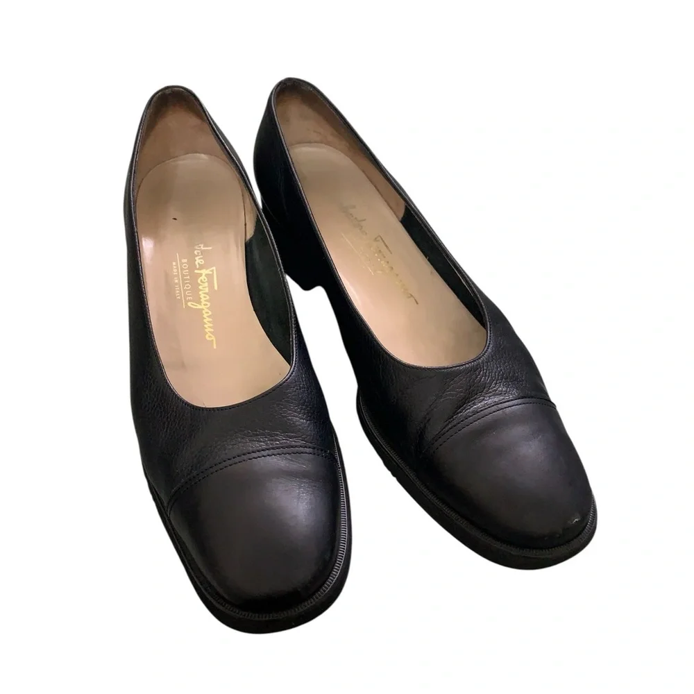 Salvatore Ferragamo boutique leather cap toe shoes Size 9